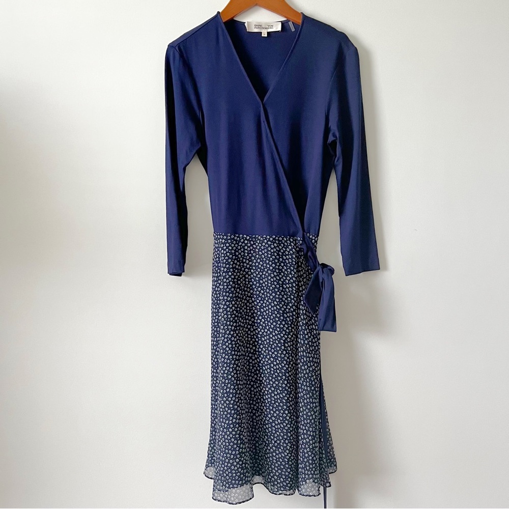 DVF Jersey Wrap Dress Navy White Floral • Medium